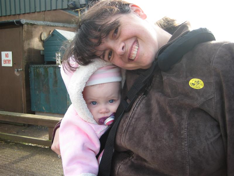Jess_UKVisit2008 (2).JPG - UK - Me and Mummy hanging out.